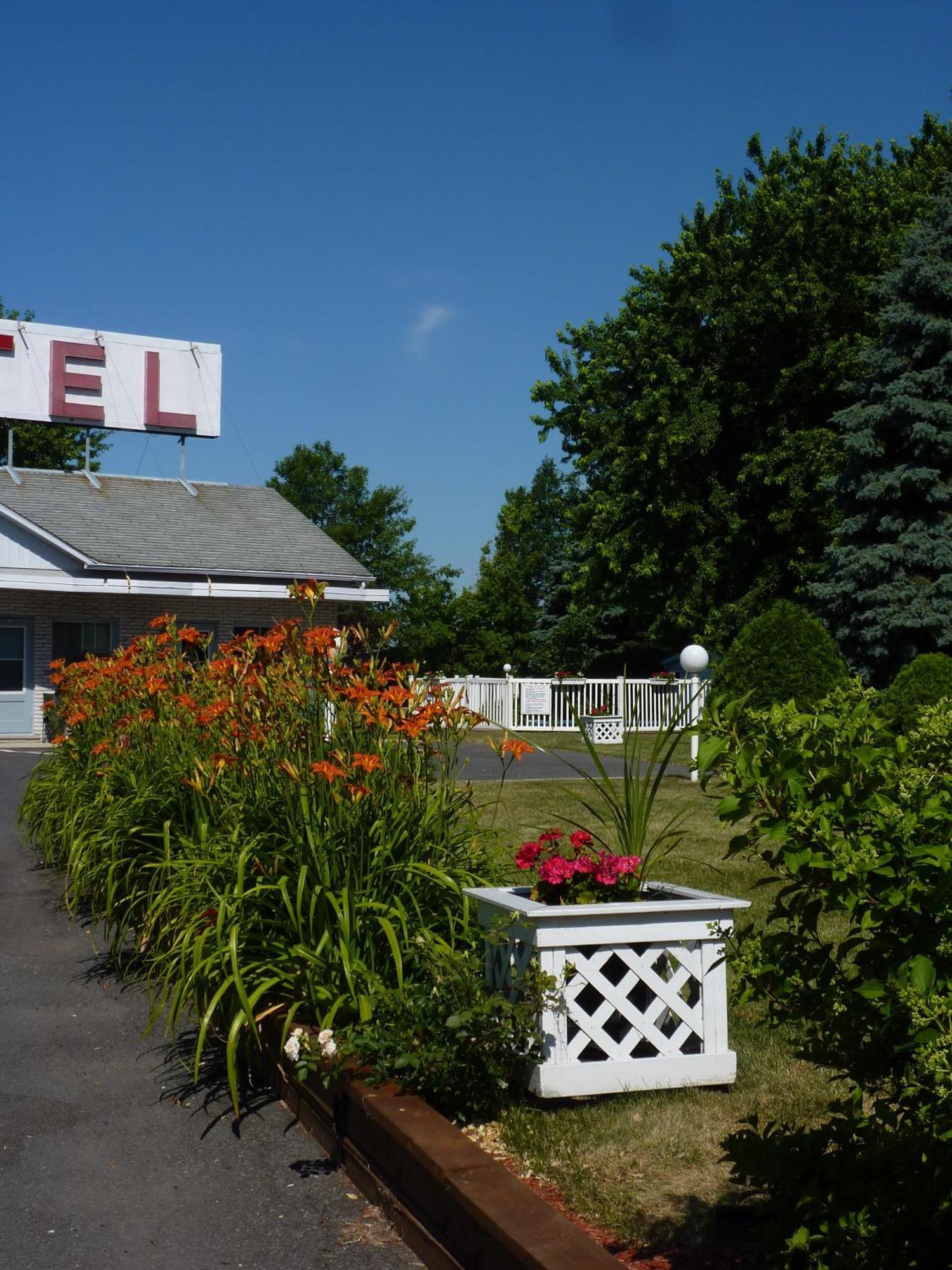 Motel Belle Riviere Saint-Jean-sur-Richelieu Esterno foto