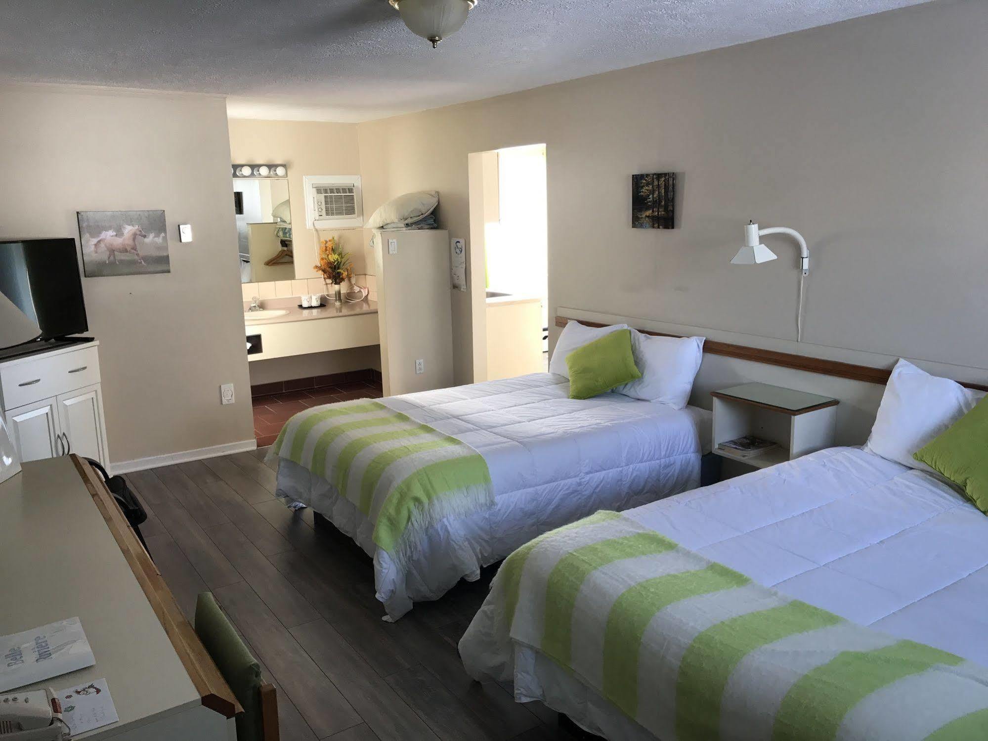 Motel Belle Riviere Saint-Jean-sur-Richelieu Esterno foto