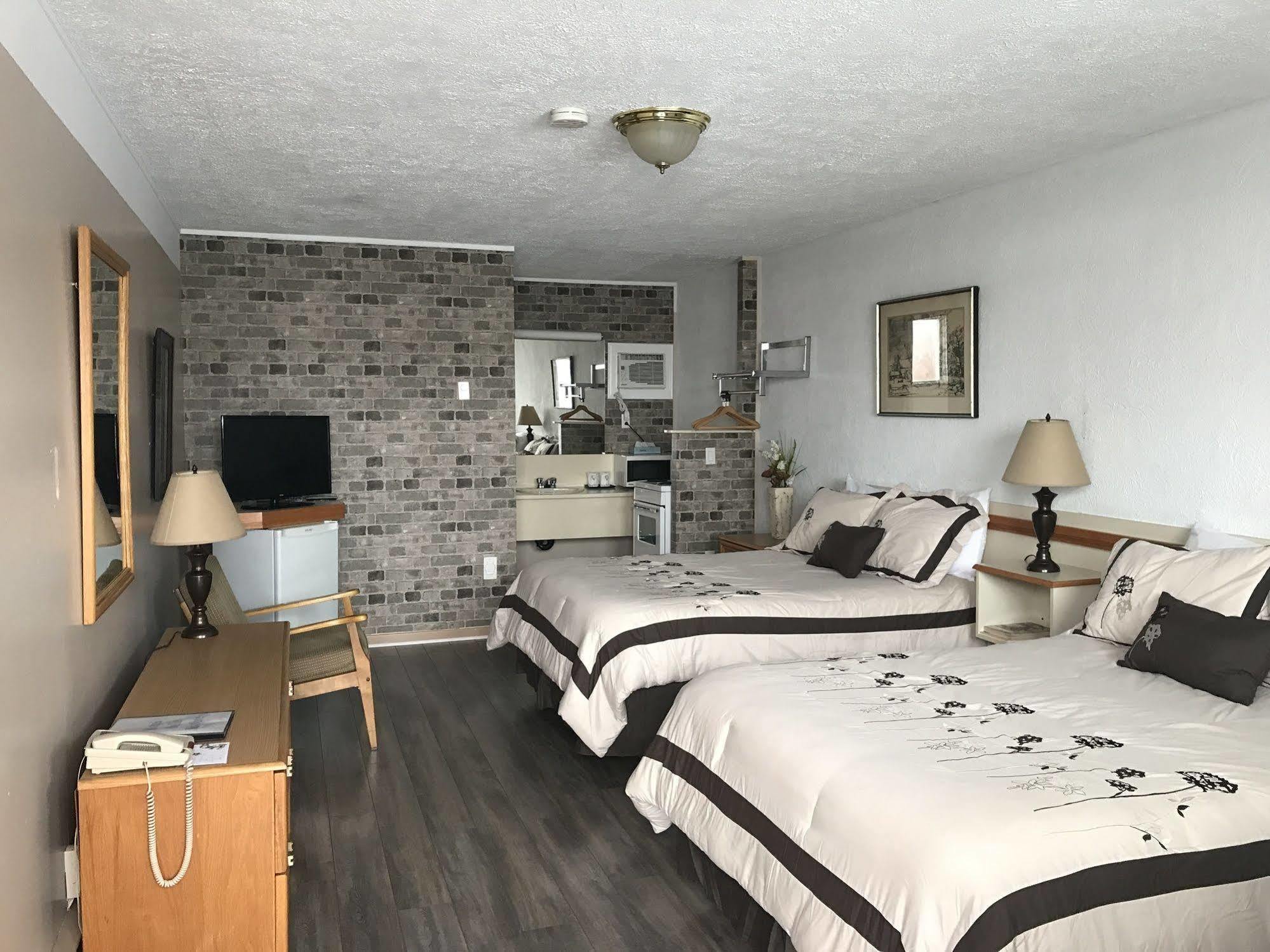 Motel Belle Riviere Saint-Jean-sur-Richelieu Esterno foto
