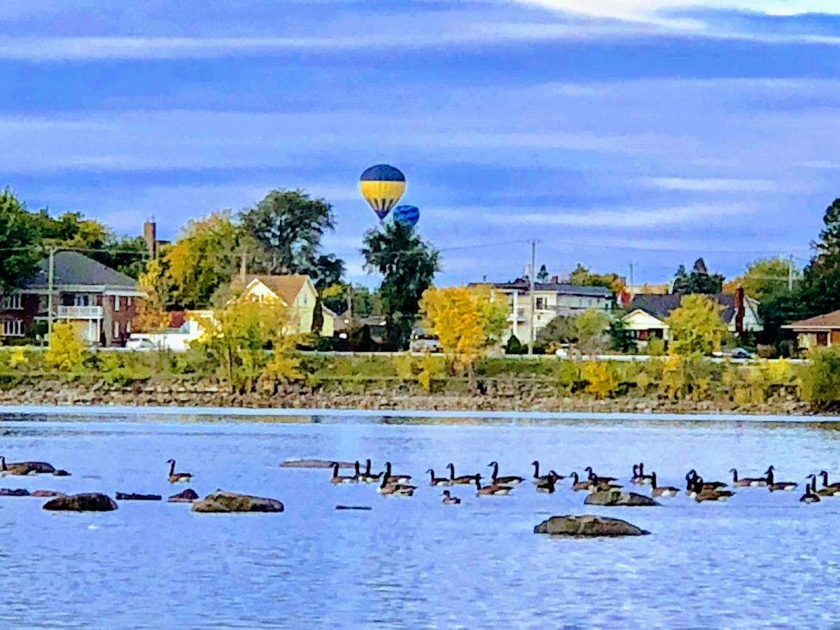 Motel Belle Riviere Saint-Jean-sur-Richelieu Esterno foto